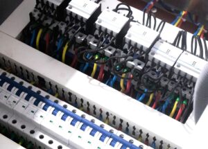 <center>DonVoltaje: Electricidad y electrónica en un solo lugar</center>